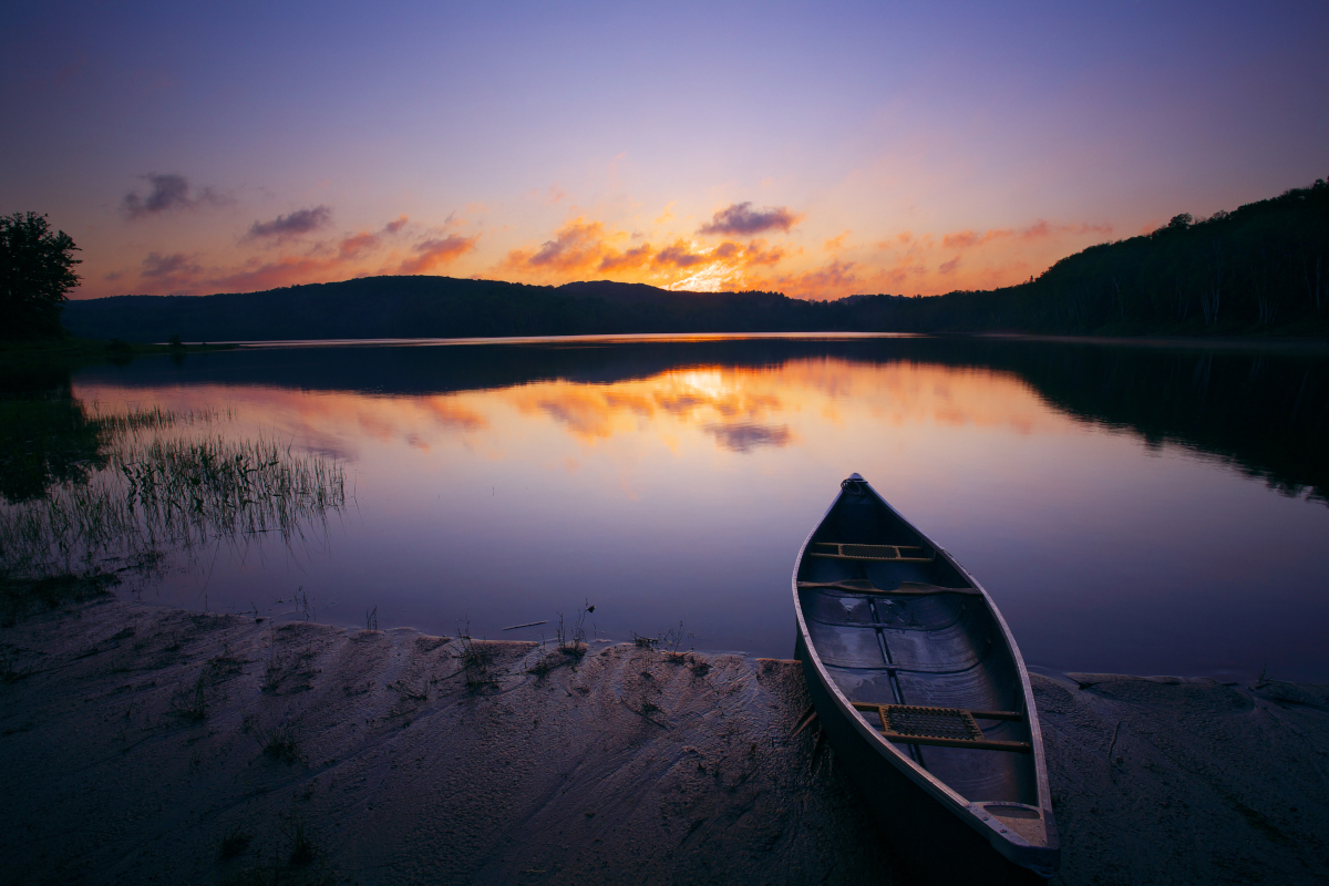 A quiet morning at Arrowhead Lake in Arrowhead Provincial Park.