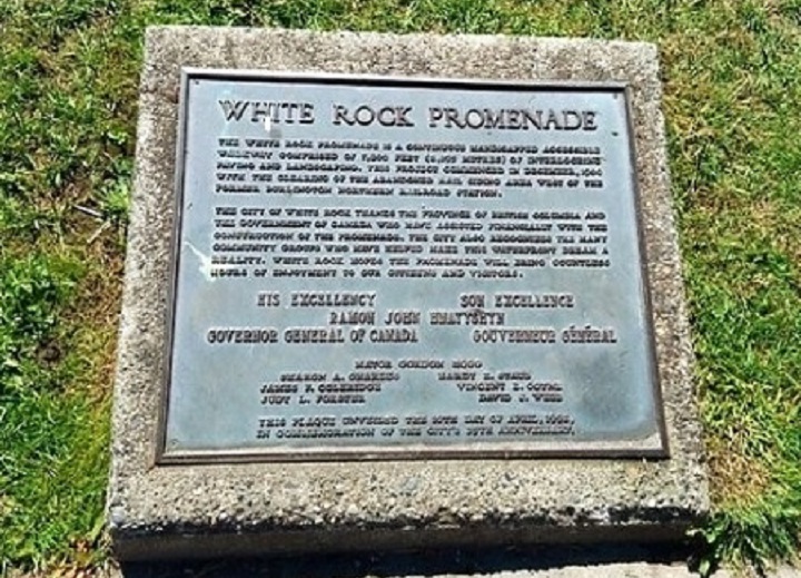 The plaque was installed in 1992 to commemorate the White Rock Promenade. 