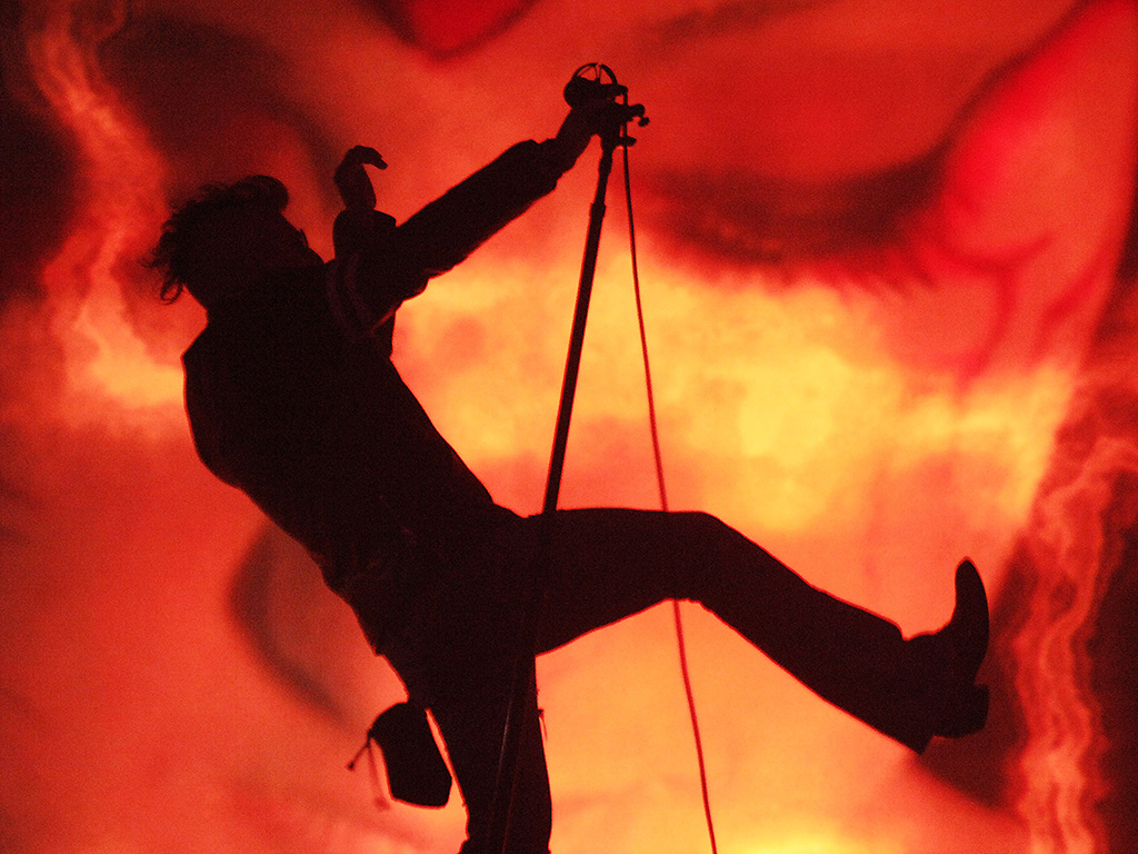 Tool performs in 2007 in France.