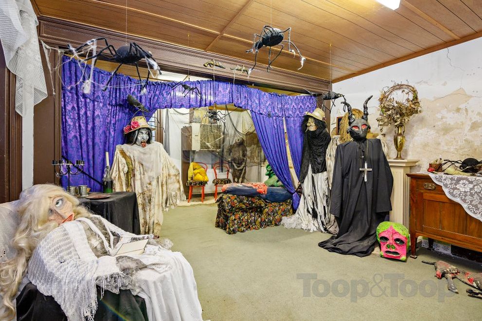 ‘Dream’ house for sale hides a nightmare room full of creepy mannequins
