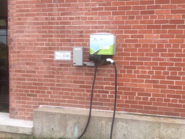 City politicians hope a federal grant will pay half the cost of installing new electric vehicle charging stations throughout Hamilton. 
