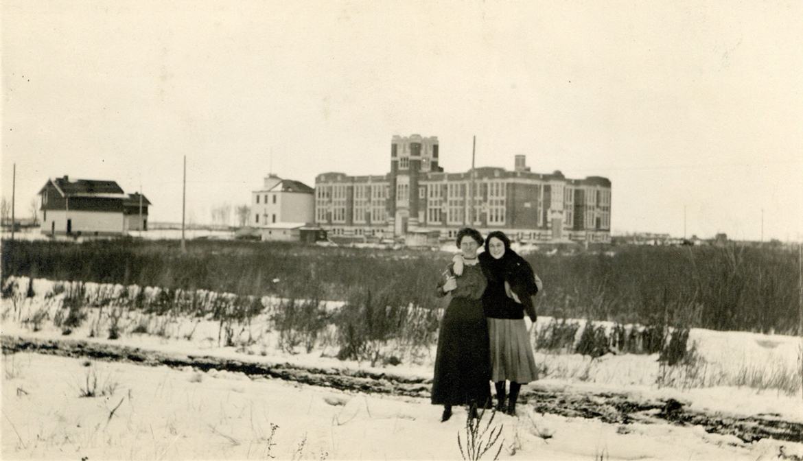 A 1922 photo of Highlands School in Edmonton, Alta.