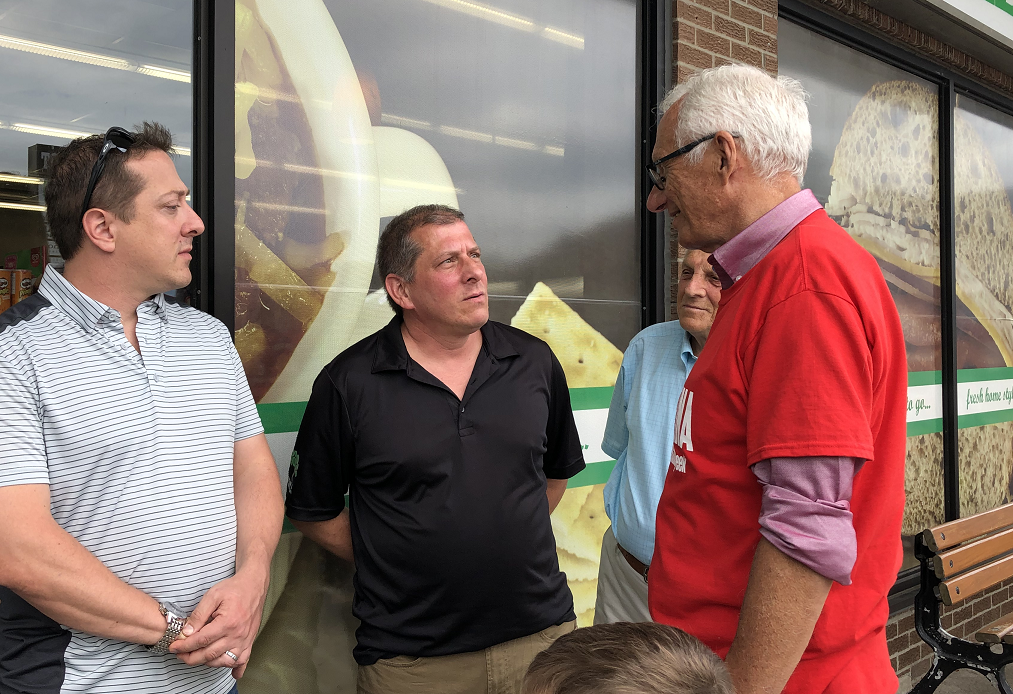 MP Bob Bratina speaks with the owners of Elm Grocery & Deli in Stoney Creek.