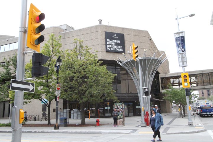 Man arrested after acting ‘erratically’ with knife at at downtown Winnipeg library: police