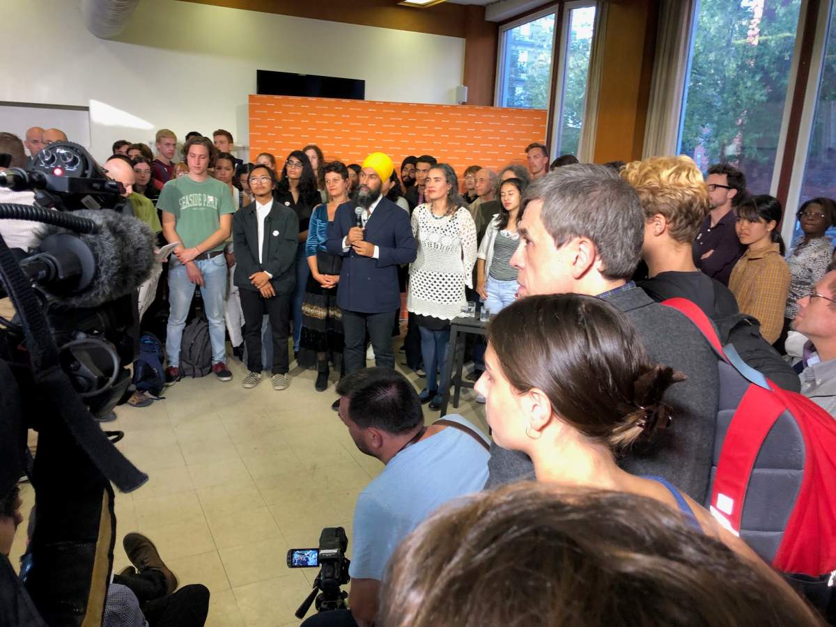 Jagmeet Singh addresses a room of candidates and students at McGill University. Abigail Bimman / Global News