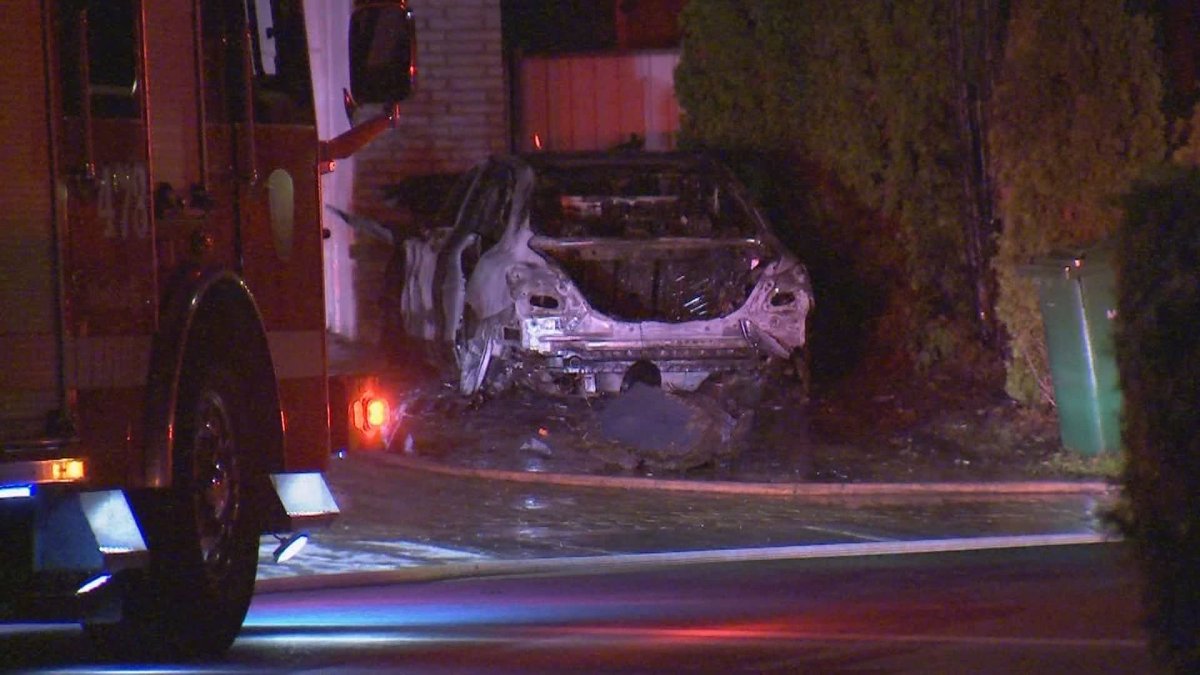 Montreal police's arson squad is investigating two car fires in Saint-Laurent.
