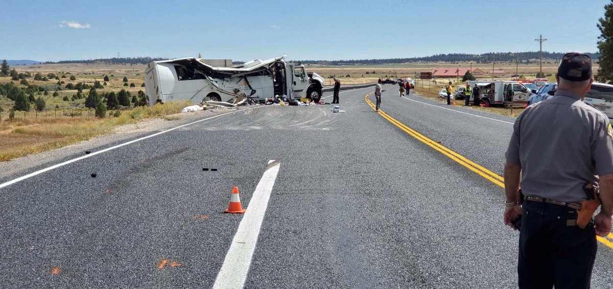 4 dead, multiple injured after tour bus crashes near Utah’s Bryce Canyon - image