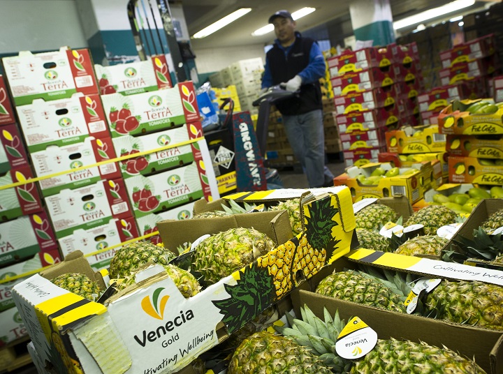 Buyers that supply supermarkets and local chefs pick up their produce at the Ontario Food Terminal  in Toronto, Ont.  Nov. 18, 2010. 