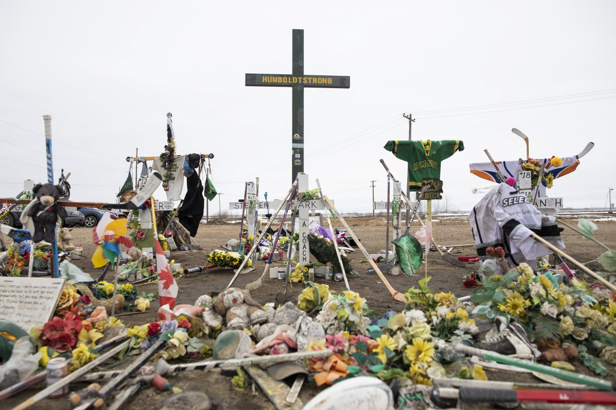 A memorial is displayed for the victims of the Humboldt Broncos bus crash on the corner of highway 35 and highway 335 near Codette, Sask. on Saturday, April, 6, 2019. 