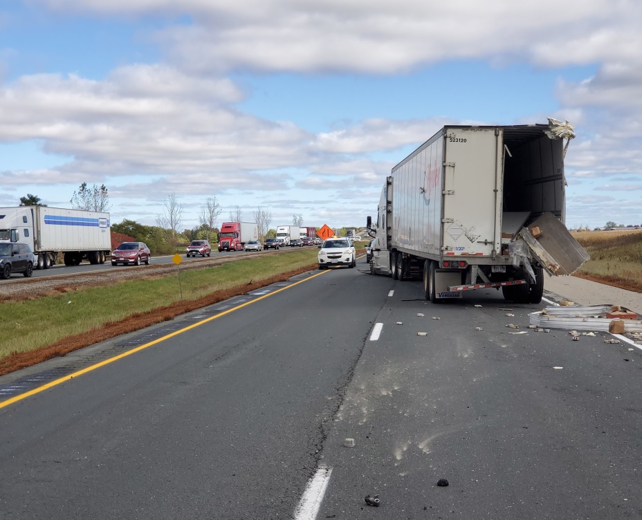 Fatal crash on 401 near Iona Road stops eastbound traffic London