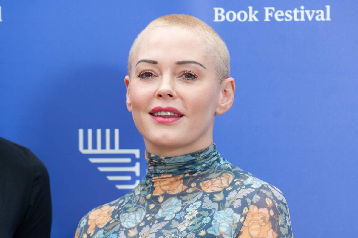 American activist, former actress, author, model and singer Rose McGowan attends a photocall during the annual Edinburgh International Book Festival at Charlotte Square Gardens on August 13, 2018 in Edinburgh, Scotland.  