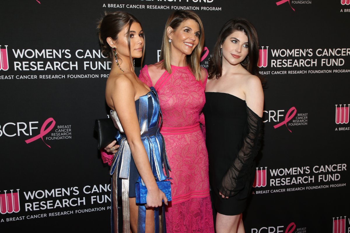 (L-R) Olivia Jade Giannulli, Lori Loughlin and Isabella Rose Giannulli attend The Women's Cancer Research Fund's An Unforgettable Evening Benefit Gala at the Beverly Wilshire Four Seasons Hotel on February 28, 2019 in Beverly Hills, California. 