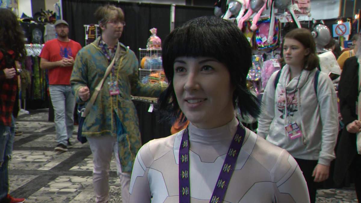 Laura Bohnert, dressed as Major from the anime Ghost in the Shell, speaks with Global News at Hal-Con in Halifax, N.S., on Oct. 26, 2019