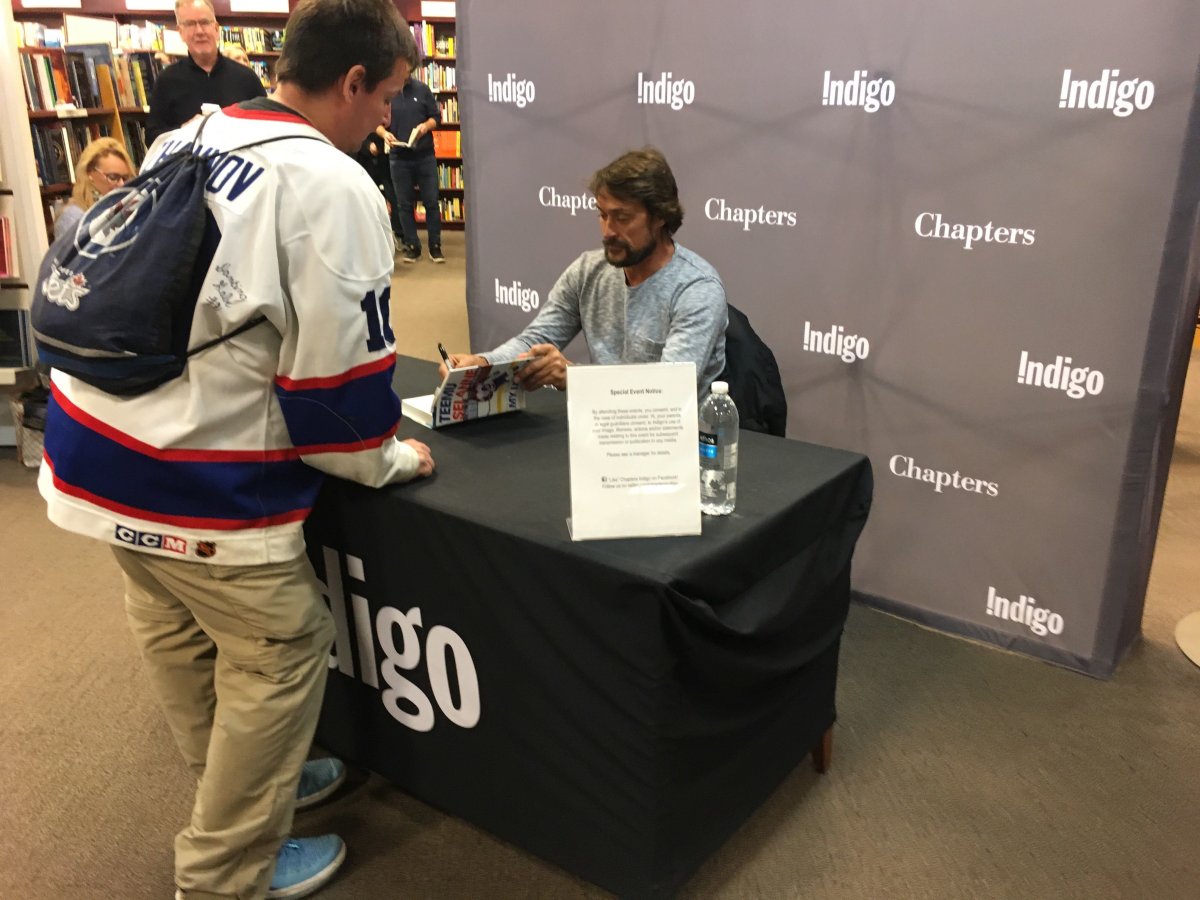Teemu Selanne signs autographs at Chapter's in Winnipeg on Oct. 27, 2019.