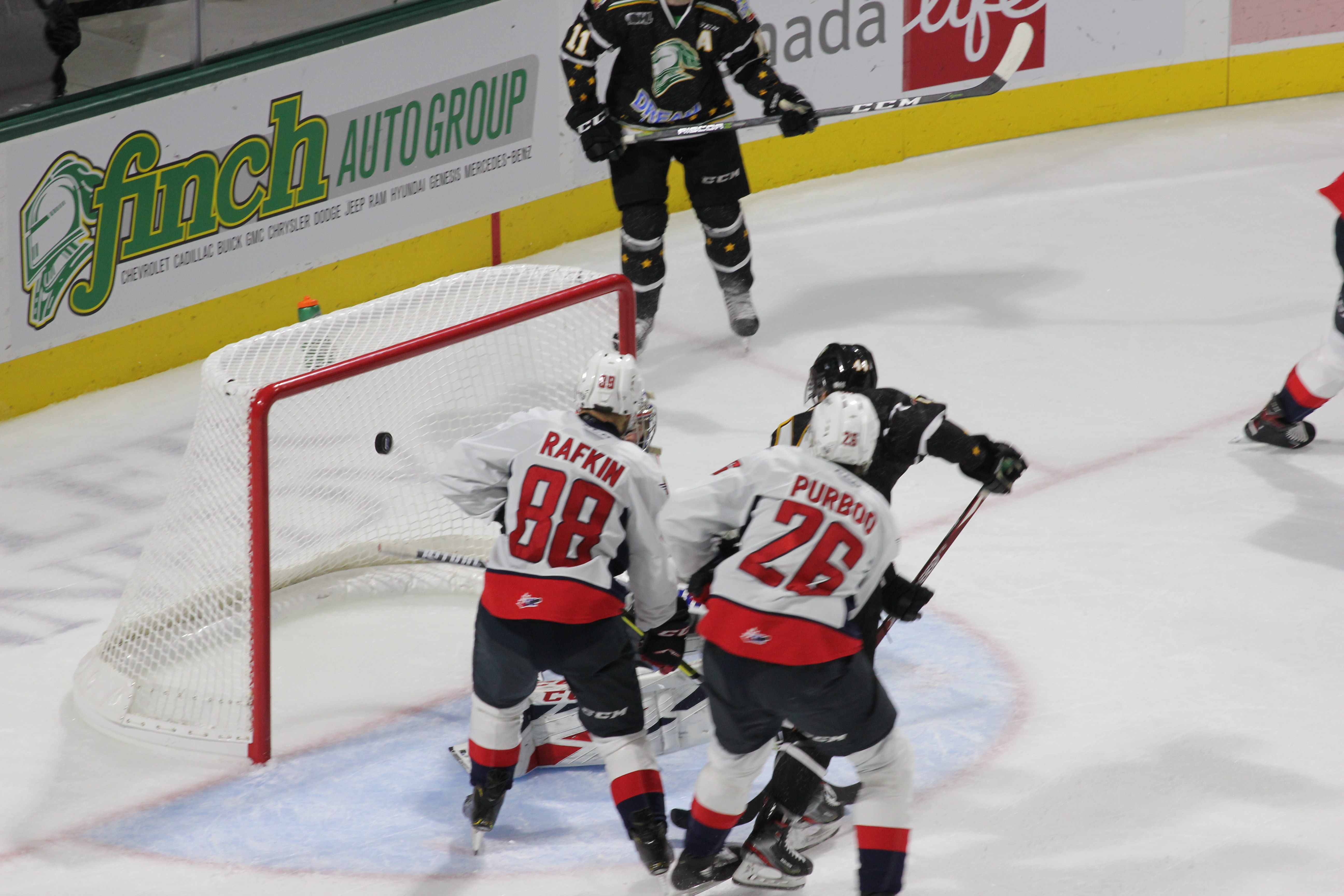 Windsor loses 6-3 Saturday night again London Knights