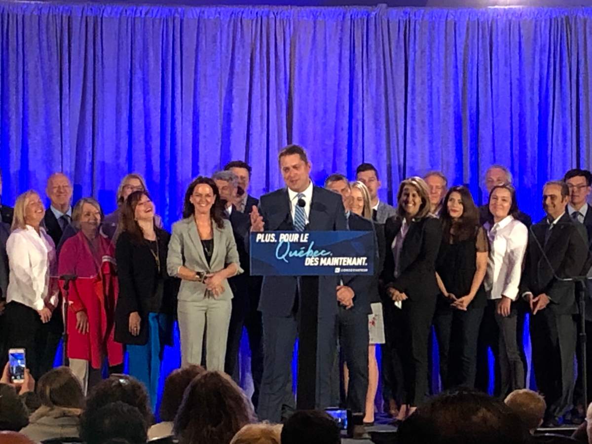 Andrew Scheer delivers a speech at a banquet hall in La Prairie, Que.