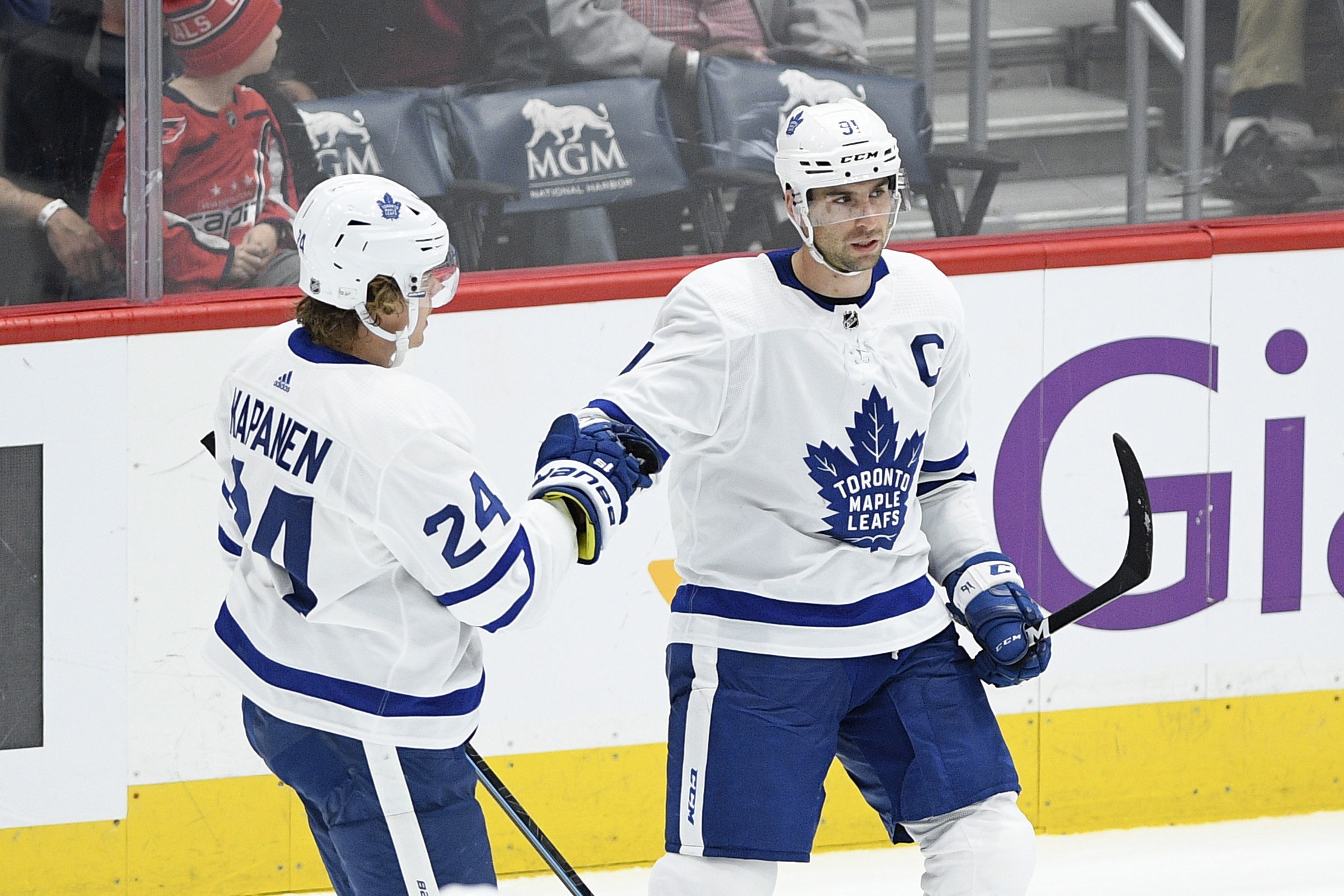 Toronto Maple Leafs' John Tavares (91) celebrates his goal against