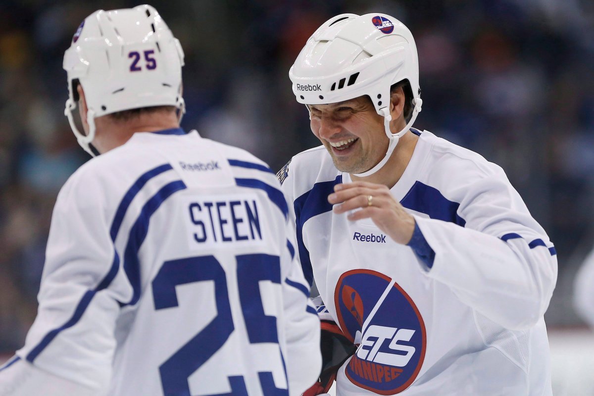 Former Winnipeg Jets Eddie Olczyk (16) and Thomas Steen (25) joke around during a practice for the NHL's Heritage Classic Alumni game in Winnipeg on Friday, October 21, 2016.