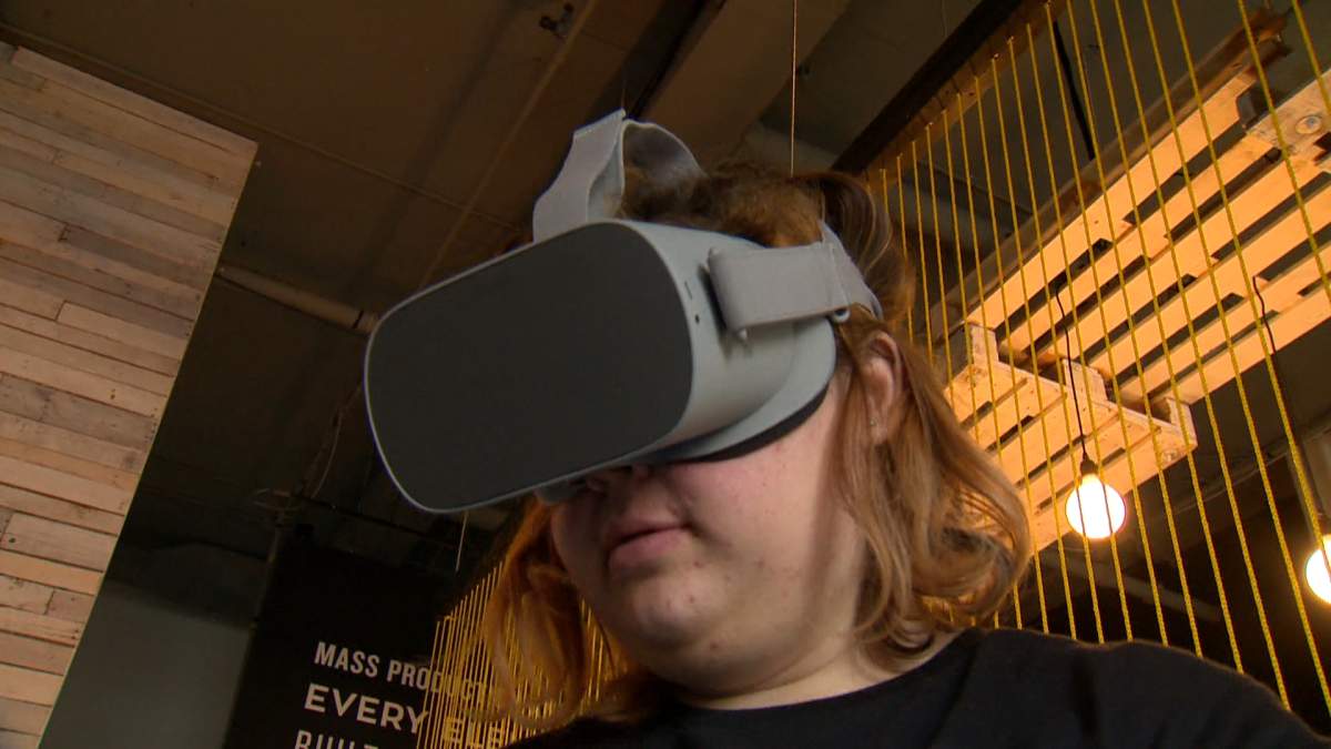 Chelsea Roddick with the VR.