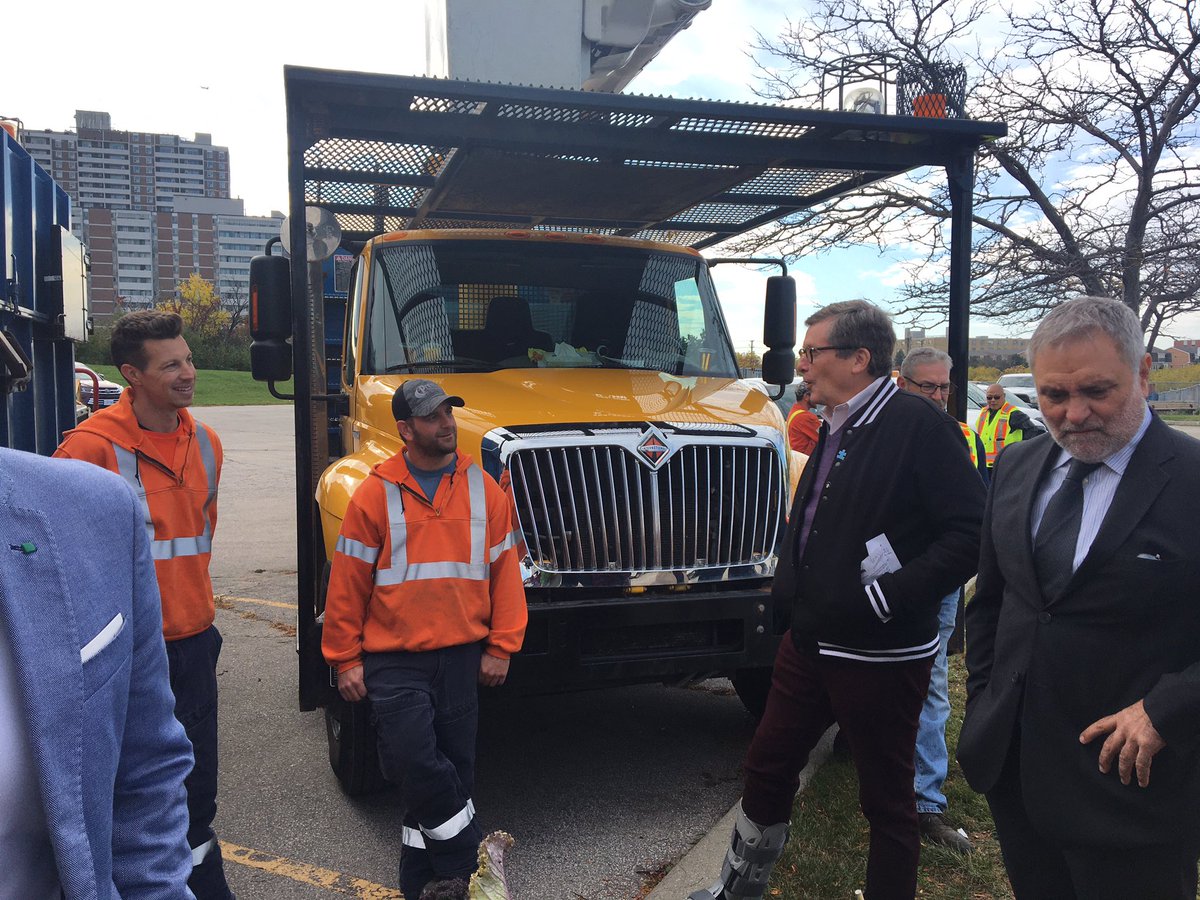 Mayor Tory sends-off City of Toronto urban forestry crews heading to Winnipeg to assist with fall storm restoration. 