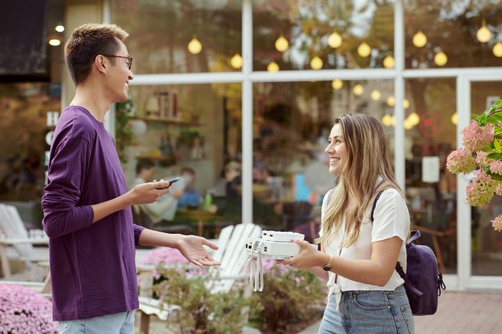 The average number of items each Canadian has
acquired or disposed of in the second-hand
economy during the year has increased since 2014, according to the report.