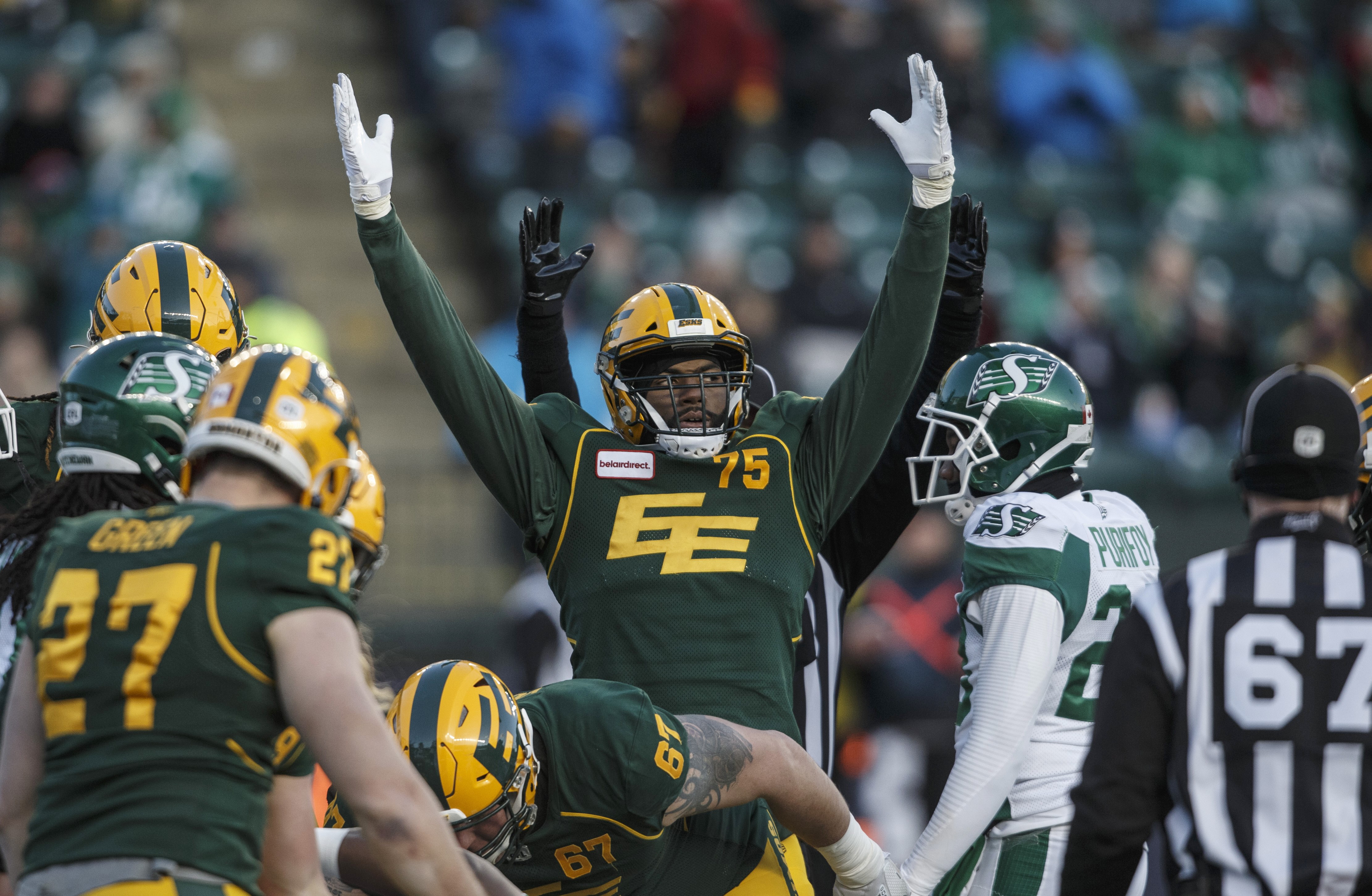 Ottawa, Canada. 28th Sep, 2019. Edmonton Eskimos quarterback Logan Kilgore  (15) sets to throw during the CFL game between the Edmonton Eskimos and  Ottawa Redblacks at TD Place Stadium in Ottawa, Canada.