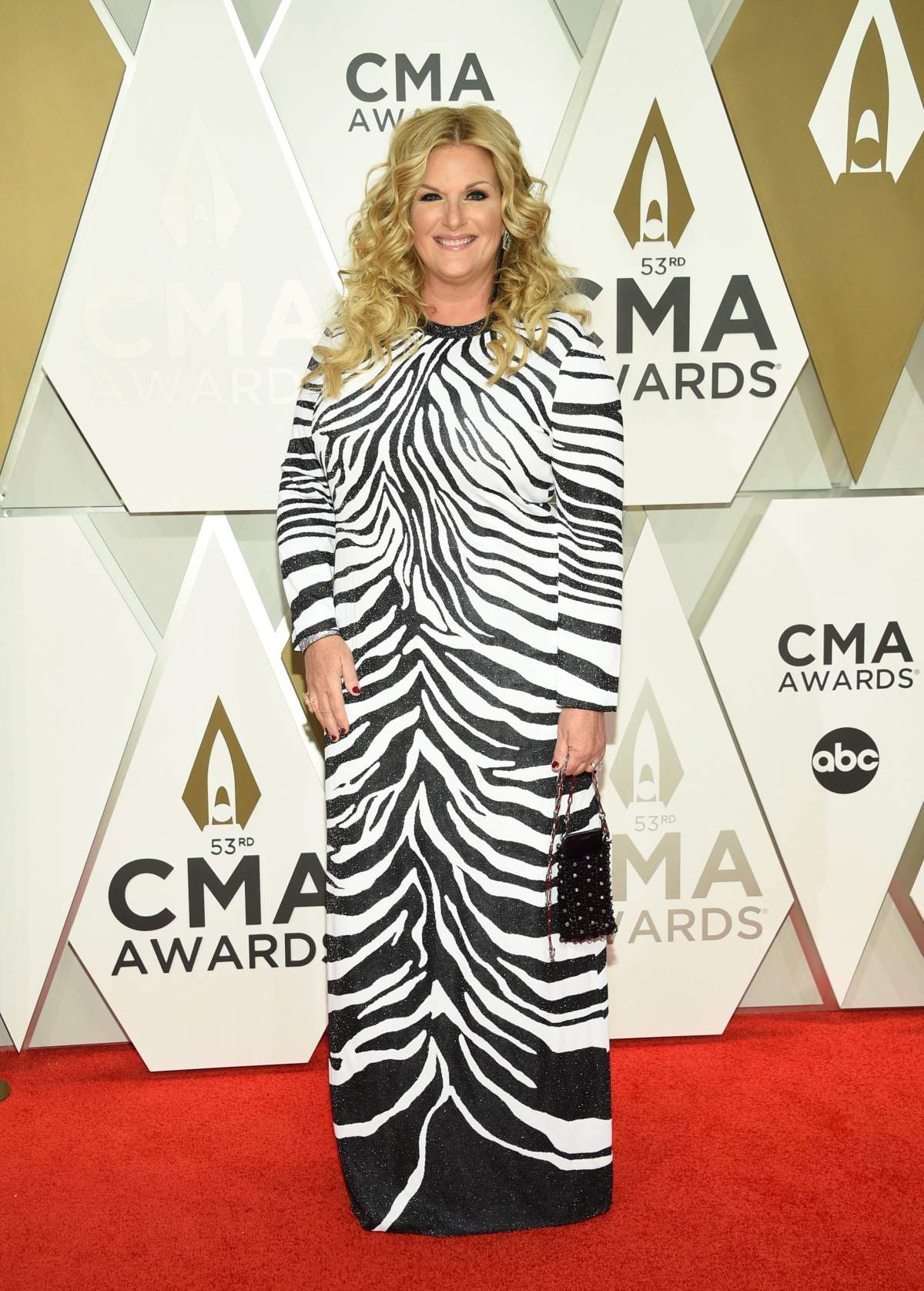 2019 CMA Awards: The best and worst looks from country music’s red carpet - image