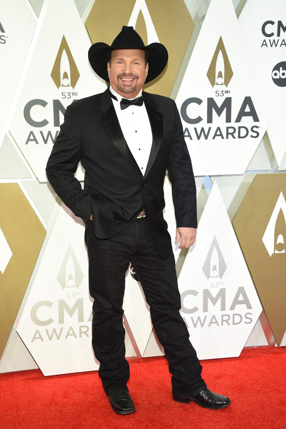 2019 CMA Awards: The best and worst looks from country music’s red carpet - image
