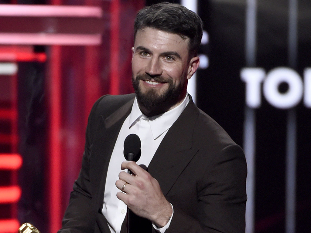 Sam Hunt accepts the award for top country song for ‘Body Like a Back Road’ at the Billboard Music Awards in Las Vegas, Nev., on May 20, 2018.