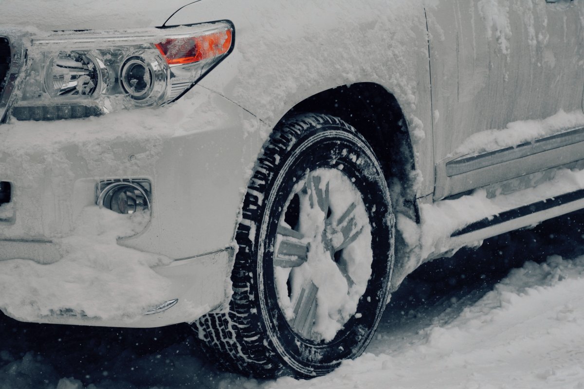 A car in the snow.