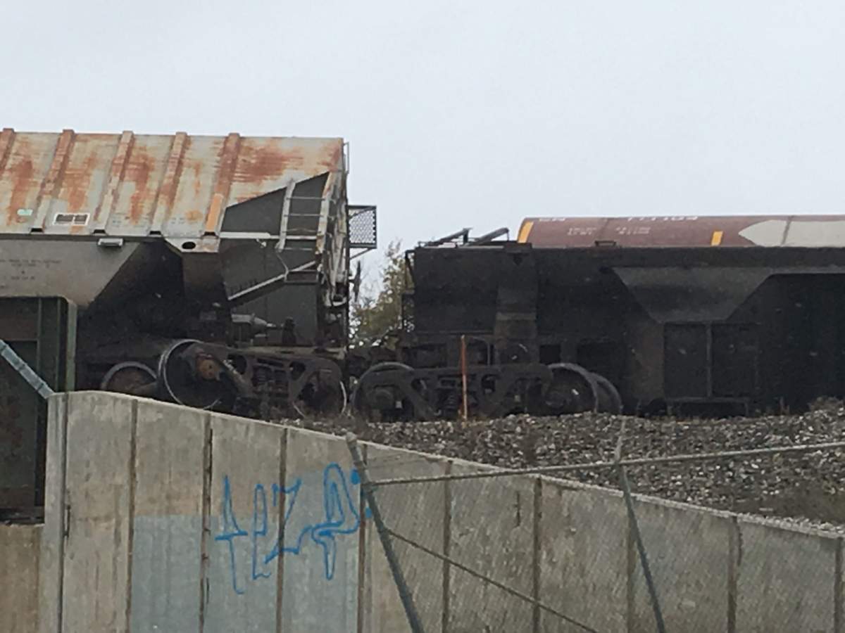 CN train derails on overpass crossing Lagimodiere Boulevard - image