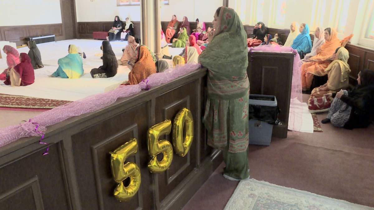 The Sikh community of Montreal, through its Gurudwara Sahib Quebec Temple, celebrated the 550th anniversary of Sikh founder Guru Nanak Dev Ji’s by donating to community organizations. 