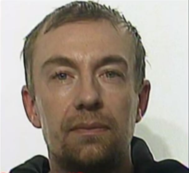 Regina police searching for suspects who allegedly robbed, set fire to family home - image