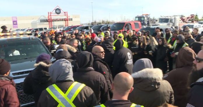 Hundreds Of Tow Truck Drivers Pay Their Respects To Driver Killed On The Job In Ontario Globalnews Ca