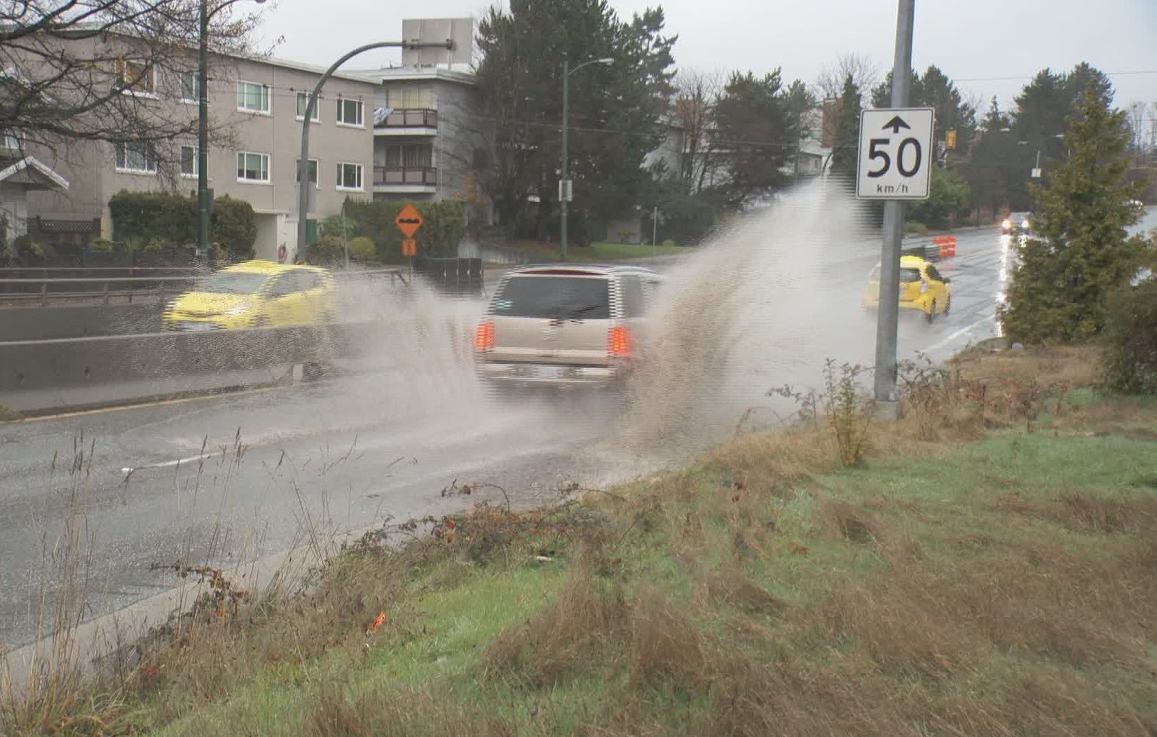 Хората живеещи в южна и крайбрежна Британска Колумбия са предупредени