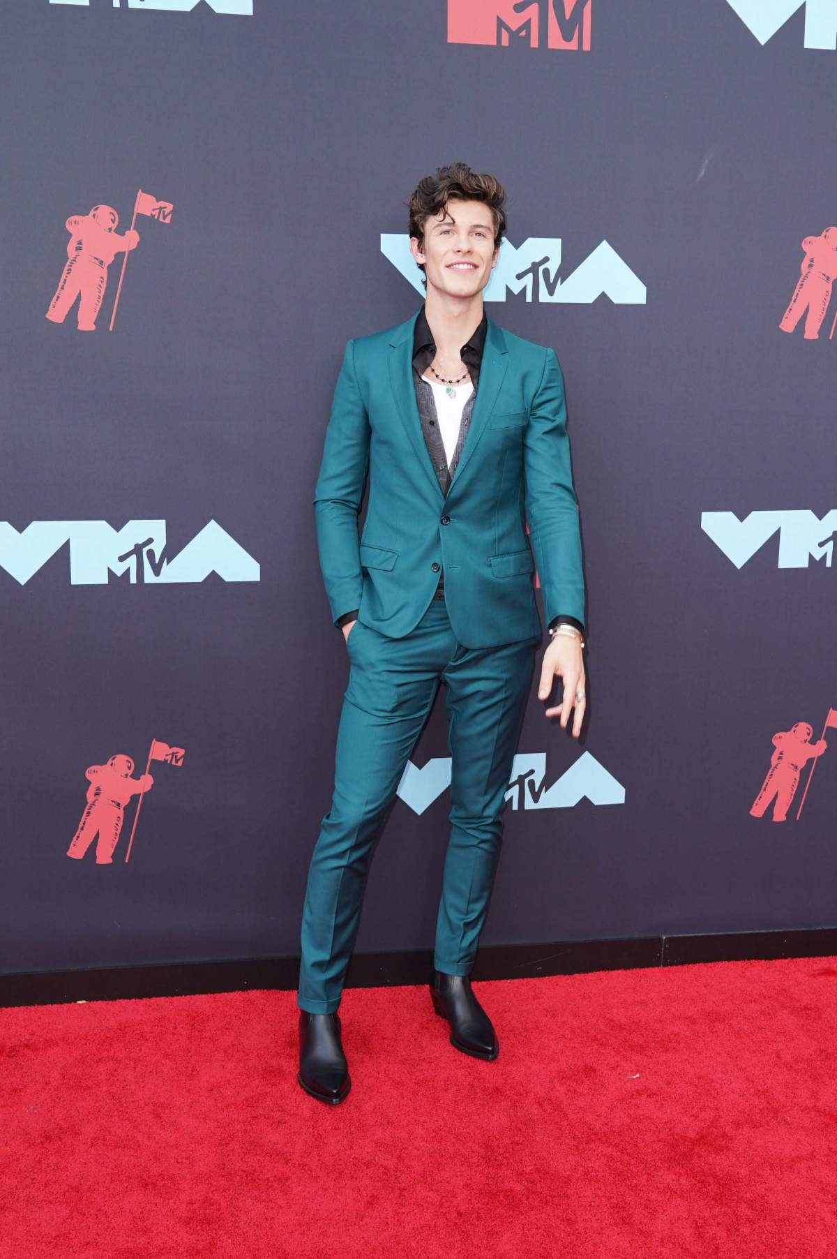Shawn Mendes walked the red carpet at the 2019 MTV Video Music Awards at the Prudential Center in Newark, N.J.