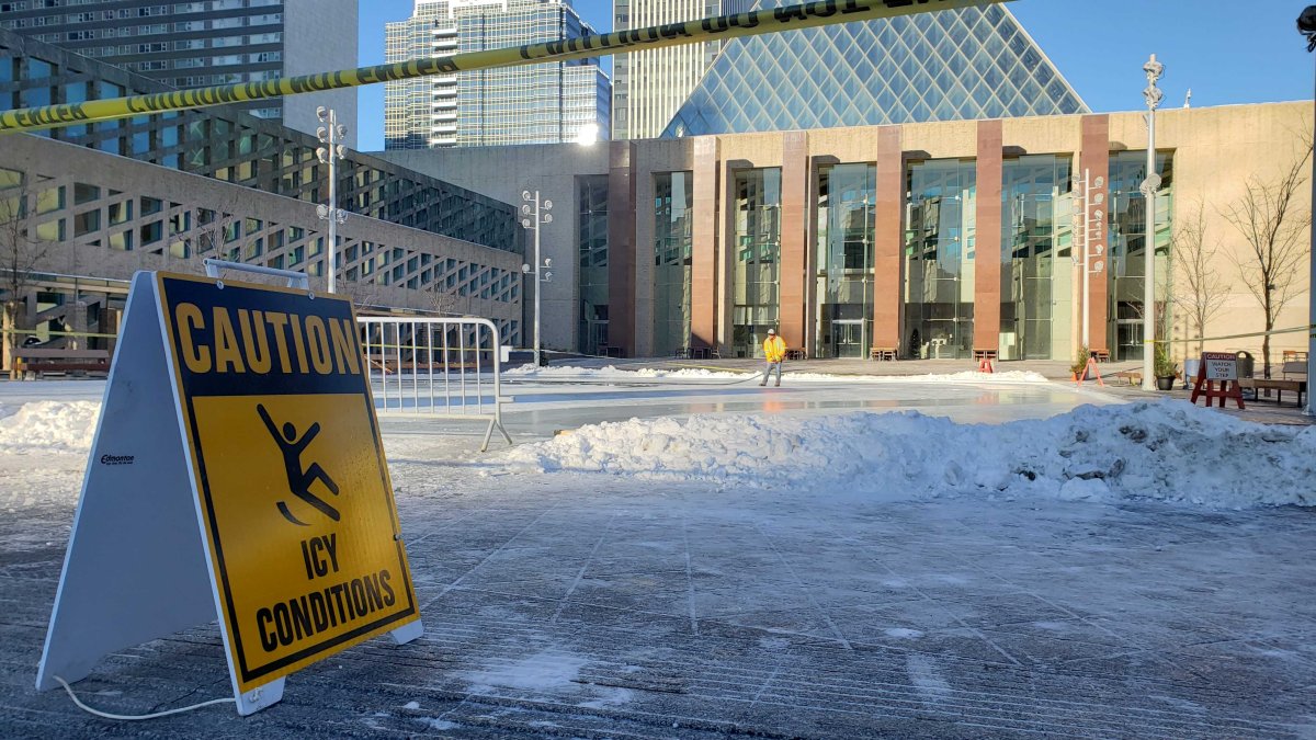 Edmonton’s outdoor skating rink at city hall closes 3 days after it opens - image