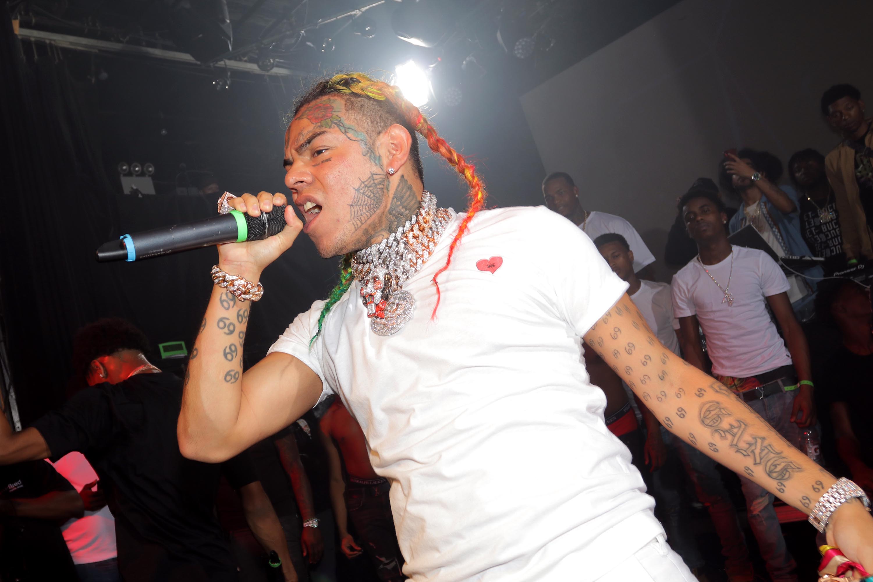 6ix9ine sentenced to 2 years in prison - National | Globalnews.ca