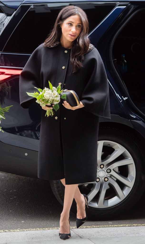 Meghan, Duchess of Sussex lays flowers as she arrives to sign a book of condolence at New Zealand House on March 19, 2019 in London, England. Photo Getty Images
