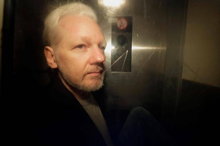 Джулиан Асандж от WikiLeaks може да продължи борбата си срещу