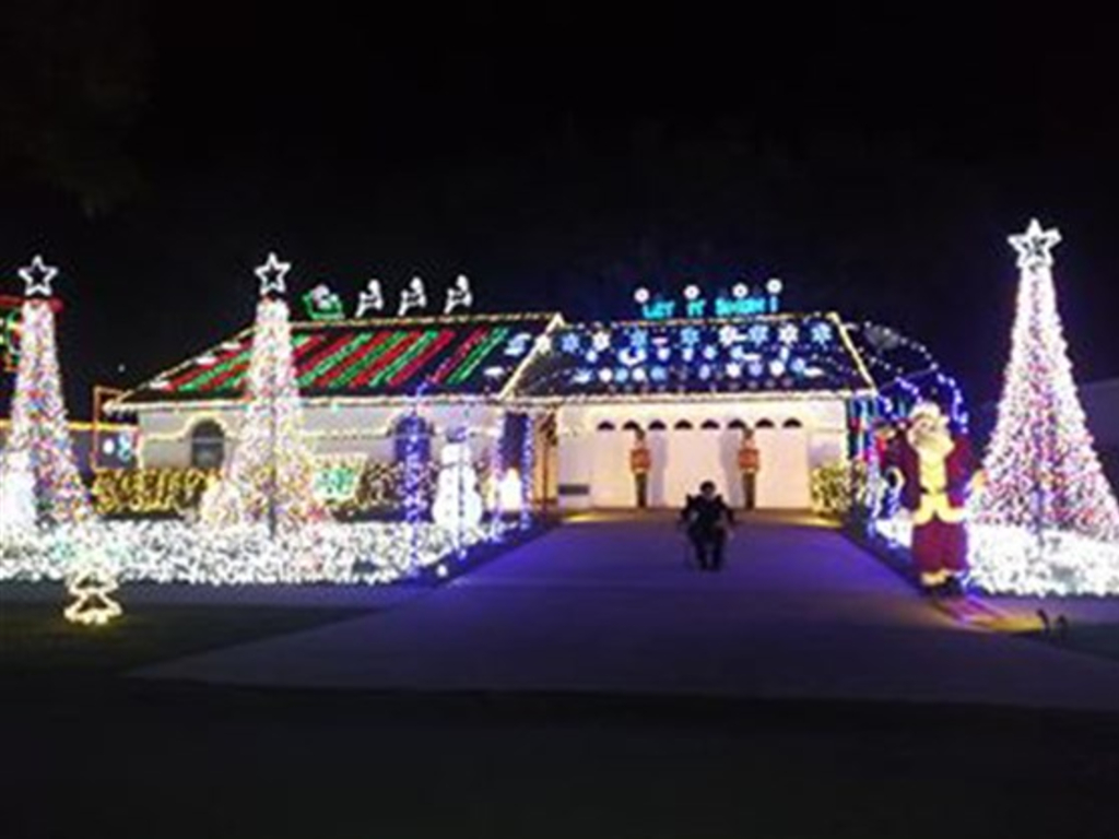 Every year, Figueroa takes her daughter to view their neighbour’s Christmas display.