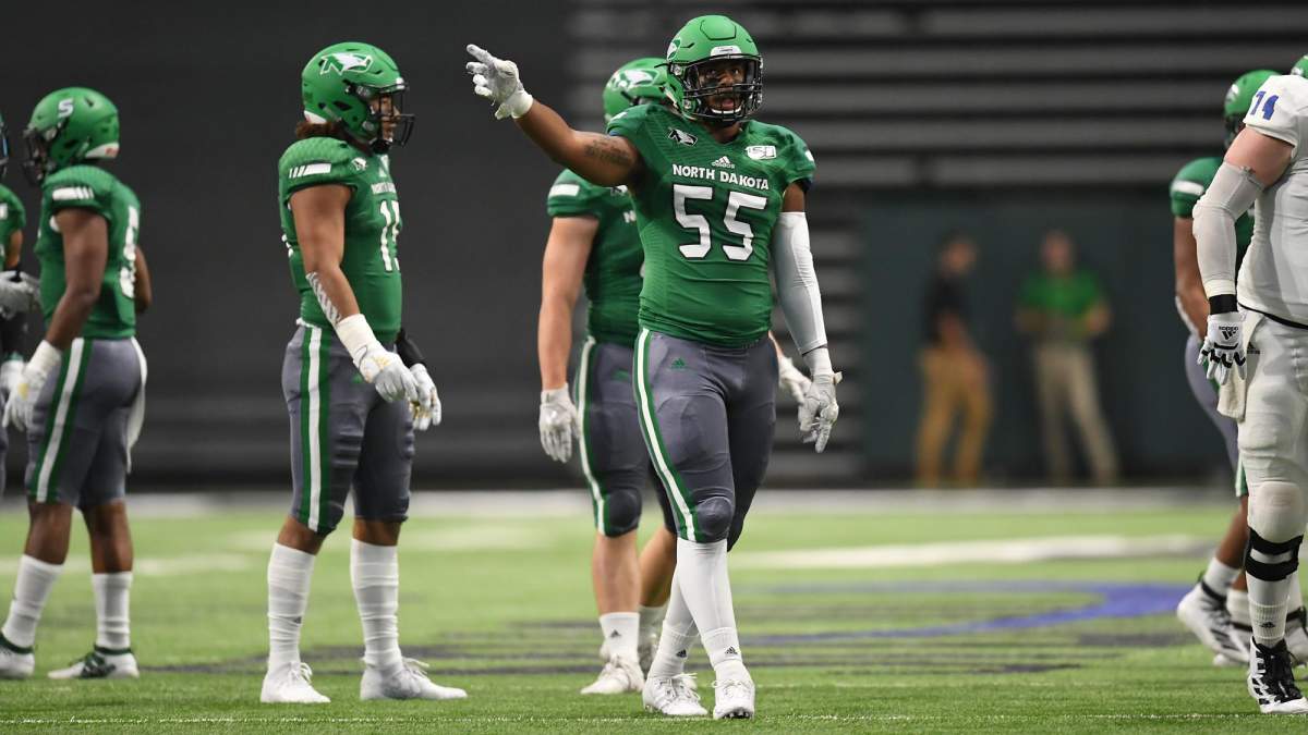 UND defensive end Mason Bennett.