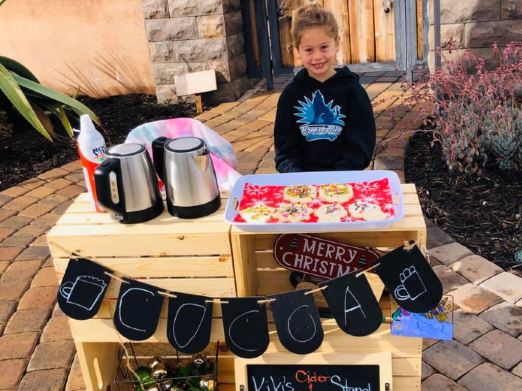 Katelynn Hardee started selling hot cocoa and cookies to raise money to pay off her peers's lunch balances.