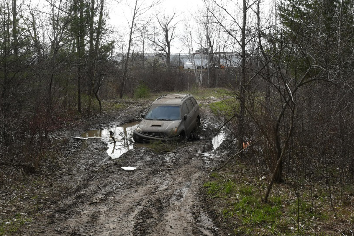 The SIU says the man's vehicle got stuck in a partially wooded area behind a Cambridge gas station.