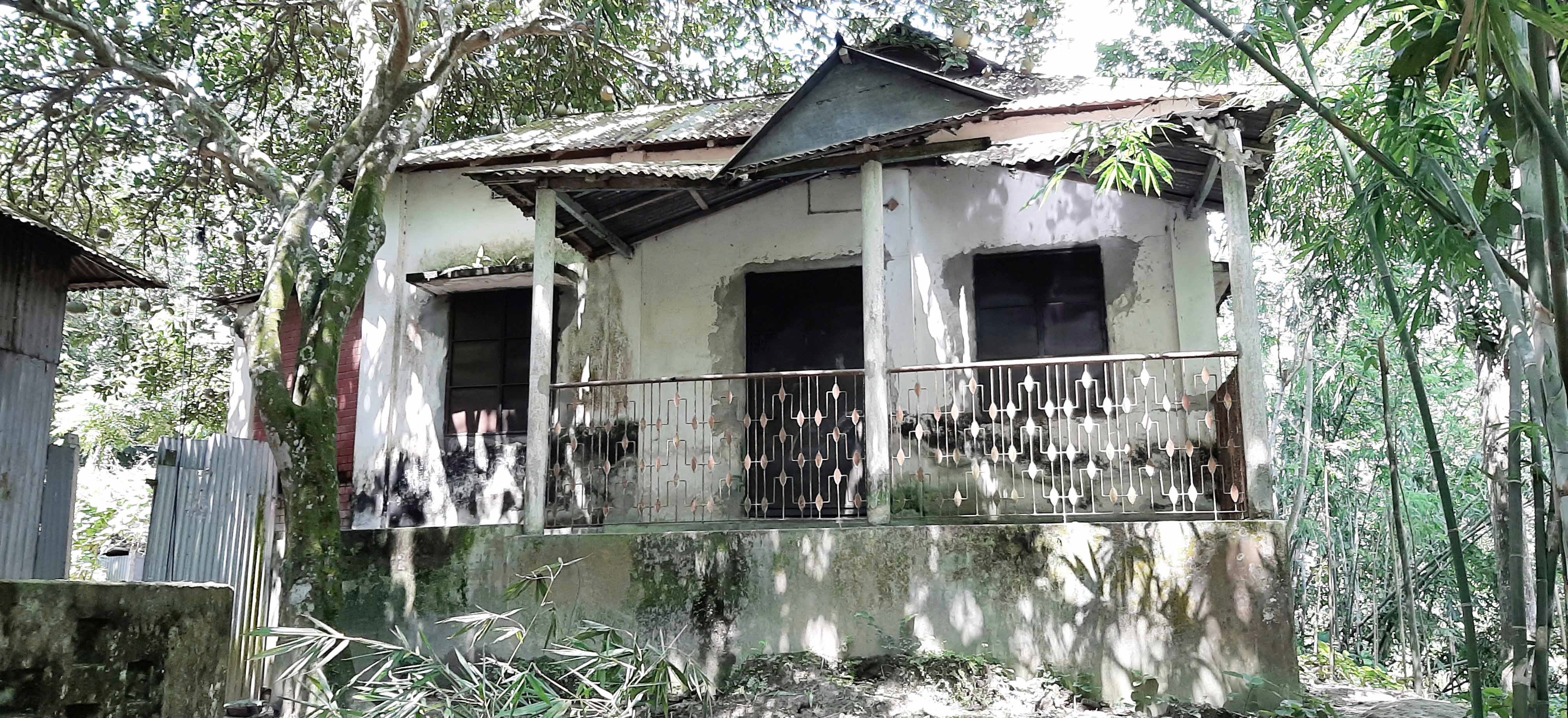 Locals said this building in Baniara, Bangladesh was the family home of Khandekar Tanvirul Islam.