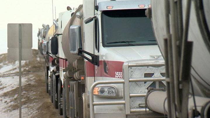 A trucking business is offering $10,000 to vaccinated drivers before deadline - image