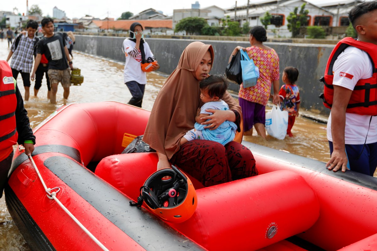 Death toll rises in Indonesia’s worst flash flooding in years