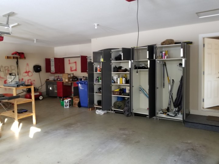 Vandals return to evacuated Sechelt homes built on sinkholes, leaving