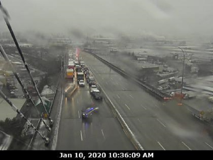 Ferry cancellations, ‘ice bombs,’ sloppy roads amid Metro Vancouver’s first snow of the season - image