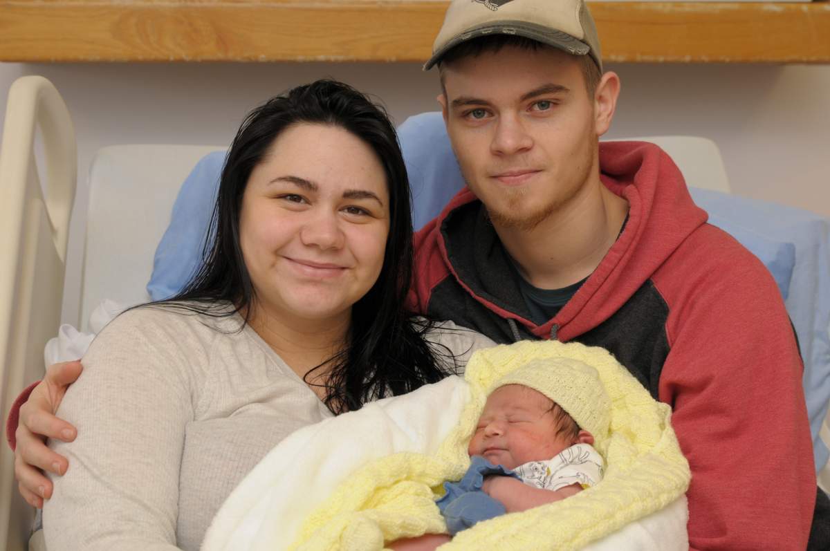 Baby Noah Léo Doucett and his parents.